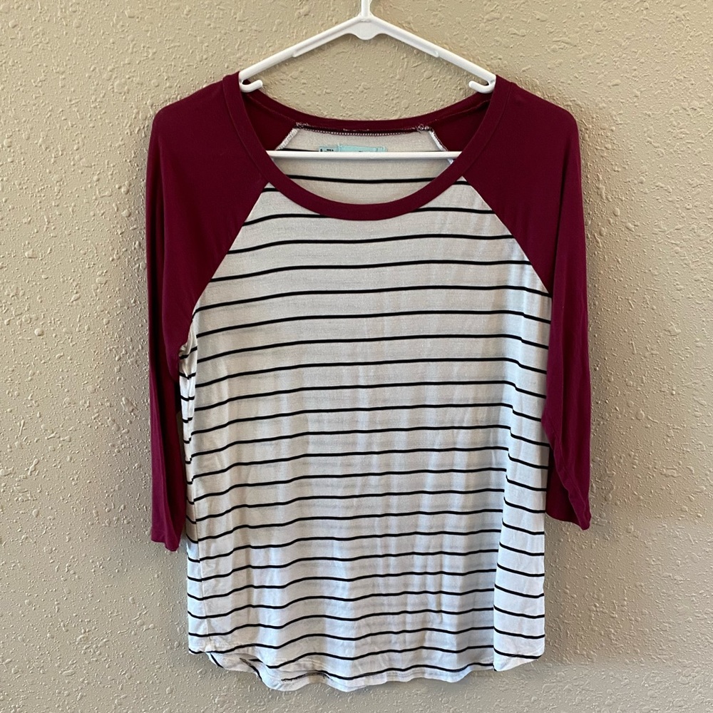 Maurice’s half sleeve shirt size small